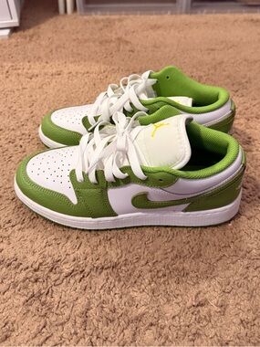 Jordan 1 Low-Top Sneakers - White & Green Comes with Box